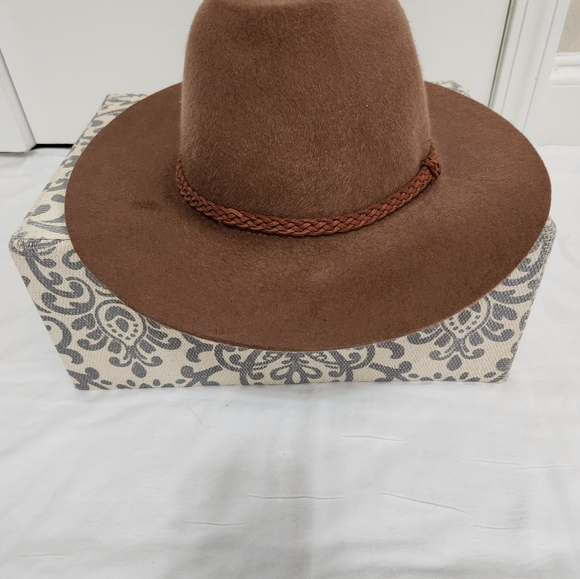 Camel colored wool  fedora hat with wide brim - Picture 2 of 5